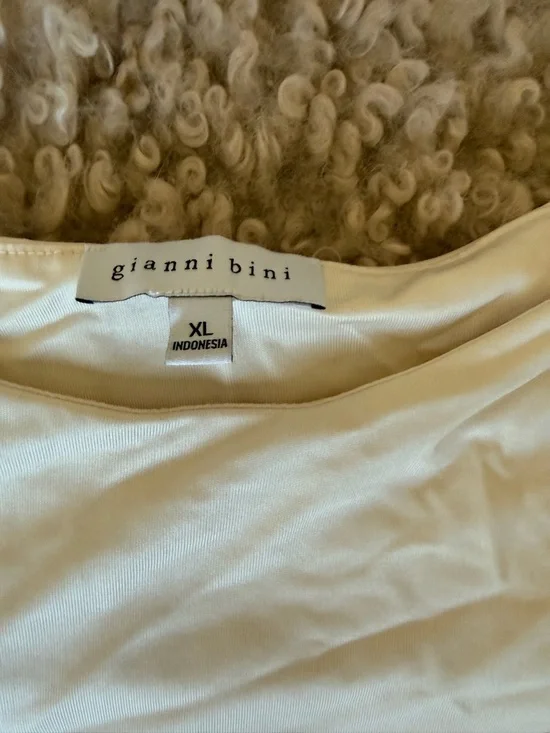 Gianni Bini Cream Short-Sleeve Bodysuit with Crew Neck - Picture 2 of 6